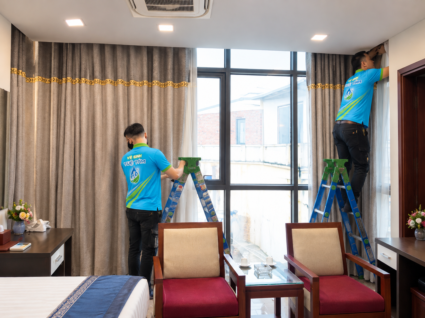 giat-rem-cua-tai-blue-star-Cau-Giay