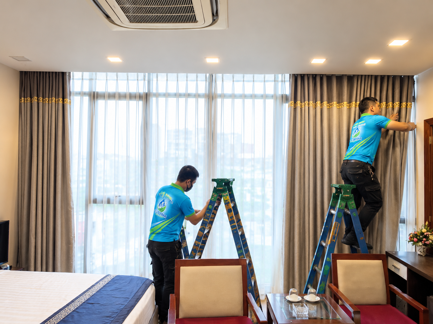 giat-rem-cua-tai-blue-star-nguyen-hoang