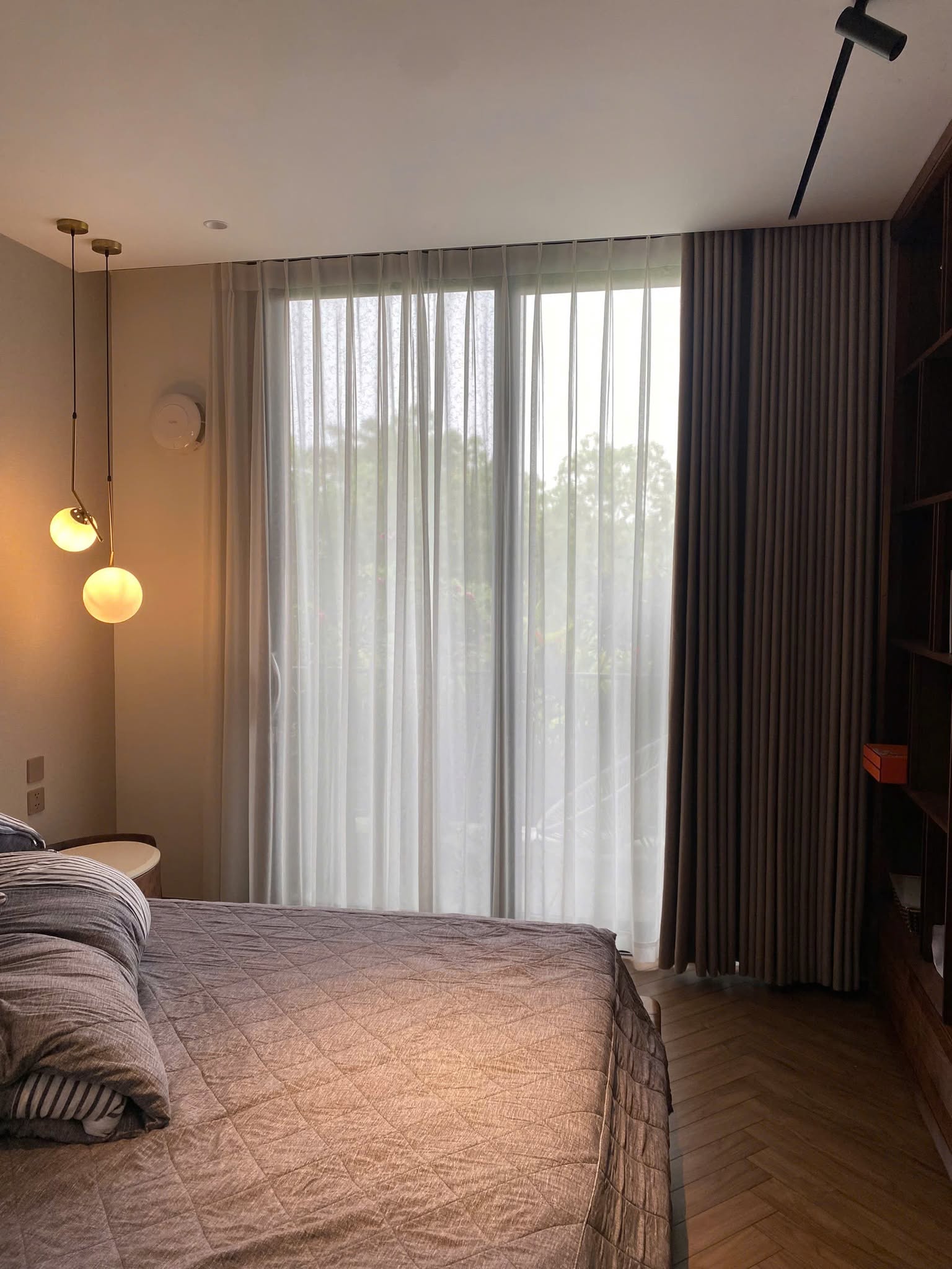 giat-rem-cua-tai-ha-do-charm-villas-hoai-duc